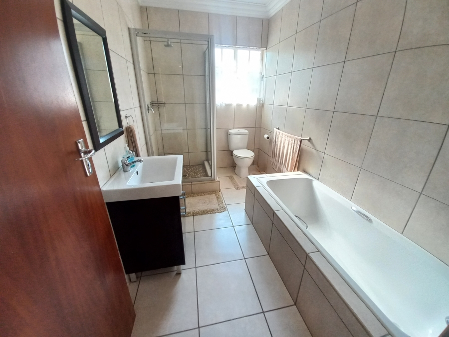 3 Bedroom Property for Sale in Safari Gardens North West